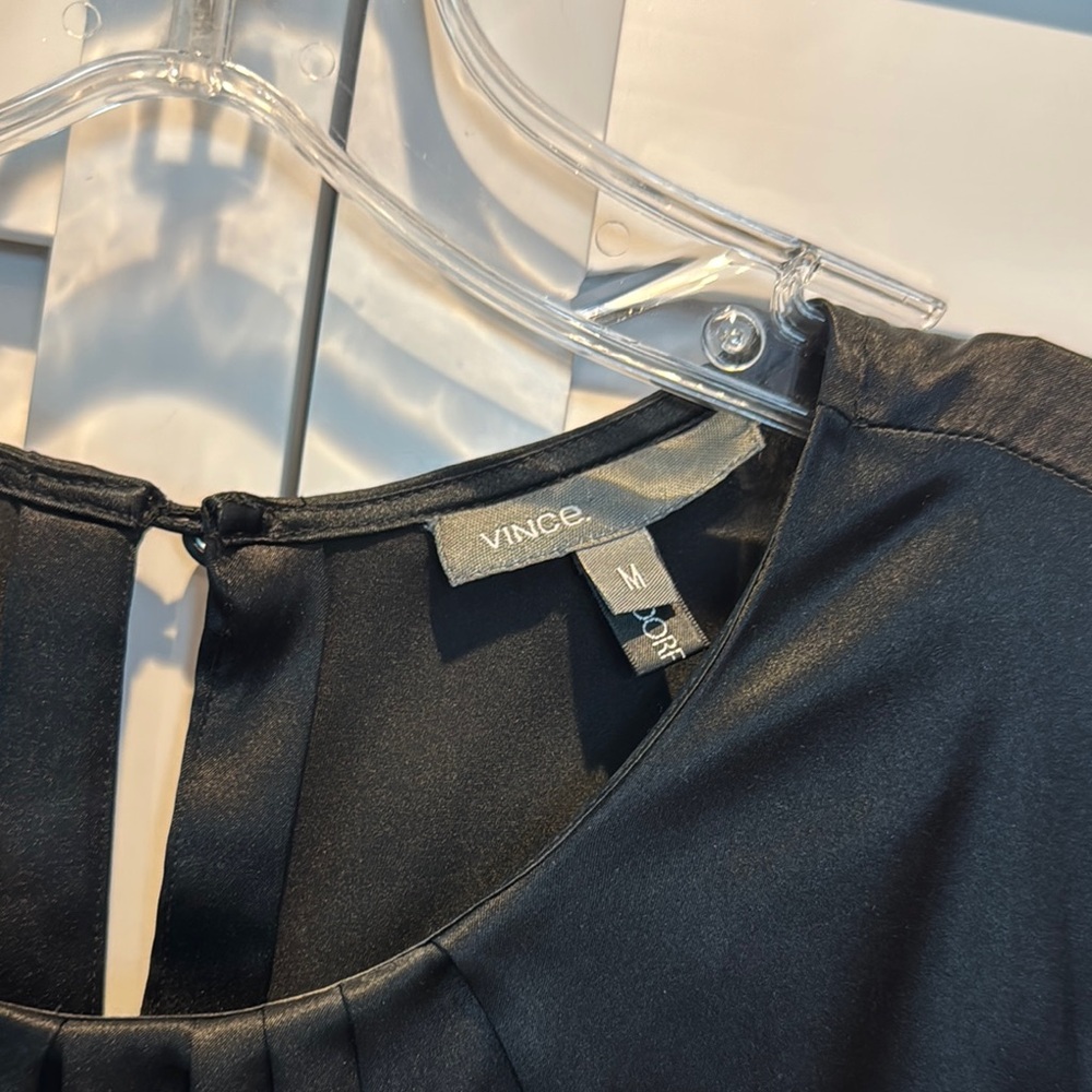 Vince NWOT Black Pleated Cap Sleeve Blouse in 97% Silk/3% Spandex. - Picture 3 of 9